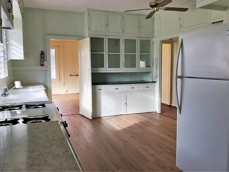 2027 Metcalf St — Photo 7