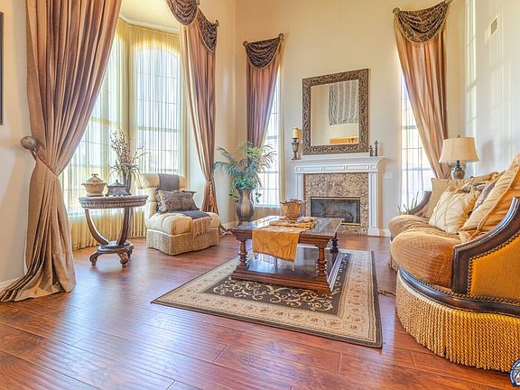 4th image of 2925 Sandalwood Ct
