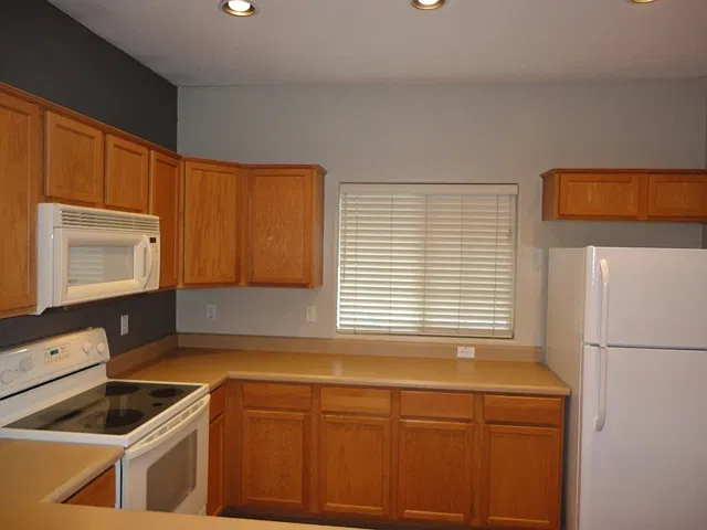 3 bed, 2.0 bath, 1346 sqft, $2,230 — Photo 4