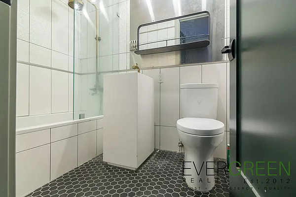 Rented by Evergreen Apartments BK | media 37