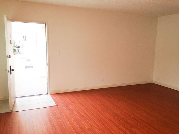 5th image of 519 N Hayworth Ave APT 8