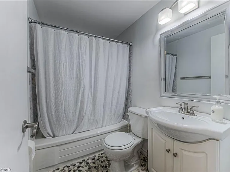 483 Kingscourt Dr #A — Photo 11