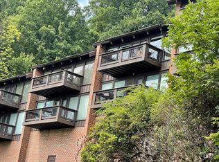 67 Villa Dr, Hillsville, VA 24343