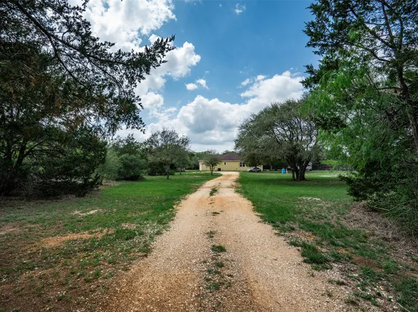 1354 Old Pin Oak Rd, Paige, TX 78659