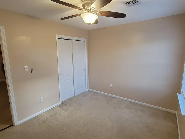 1081 Matthew St — Photo 16