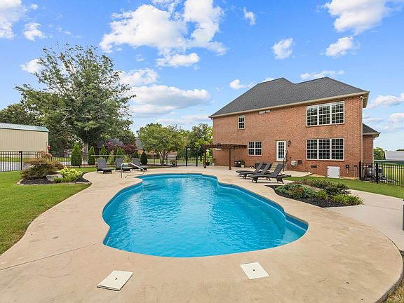 4th image of 299 Karlee Dr