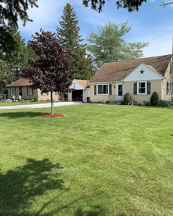 1st image of 1658 1st St