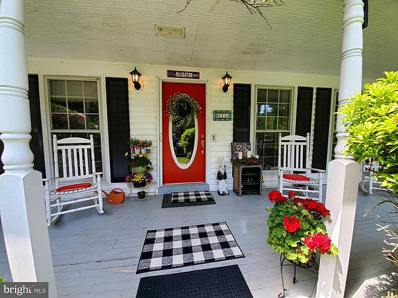 2nd image of 3230 Betsy Ln
