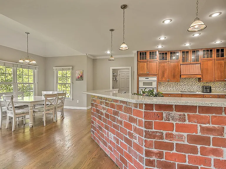 9 Wayland Ct — Photo 7