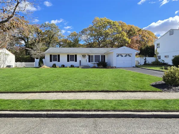 45 Rose Place, Selden, NY 11784