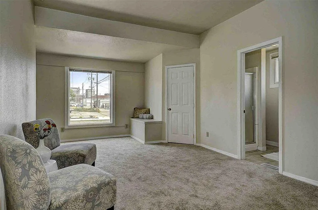 2 bed, 900 sqft, $1,795 — Photo 3
