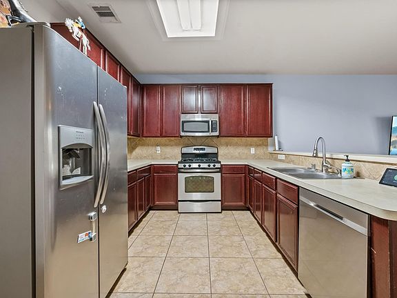 5th image of 903 Northgate Springs Dr