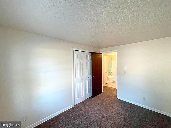 3rd image of 21341 Cambridge Ave