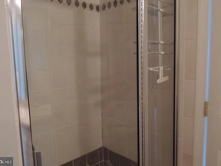 121 Chancellor Dr — Photo 16