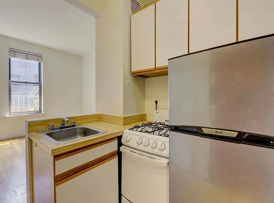 2nd image of 448 E 88th St APT 5C