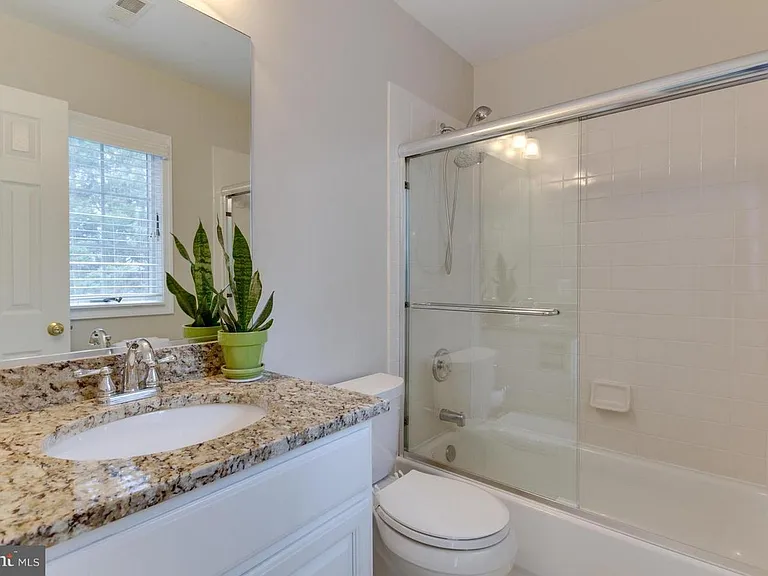 1207 Artnauman Ct — Photo 32