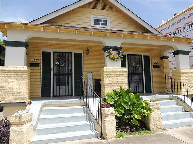 2 bed, 1.0 bath, 852 sqft, $1,200 — Photo 2