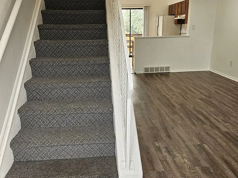 1900 N Salem Ave — Photo 2