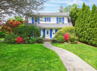 18 Euston Rd, Garden City, NY 11530
