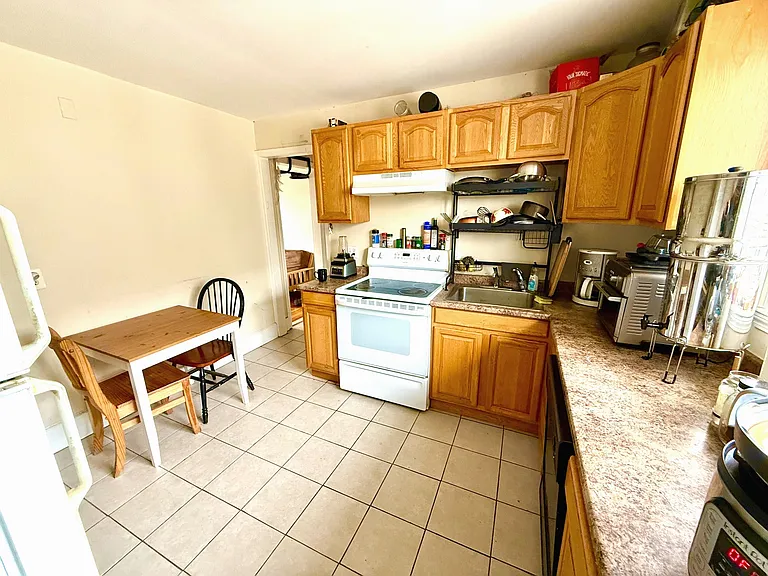 112 Willis Ave — Photo 7