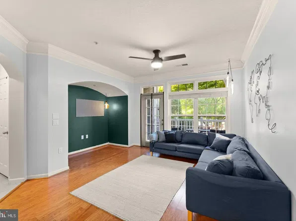 502 Sunset View Ter SE Unit 104, Leesburg, VA 20175