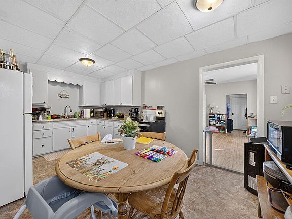 4th image of 422 N 6th STREET