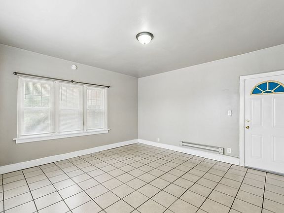 5th image of 518 NW 12th St APT 12