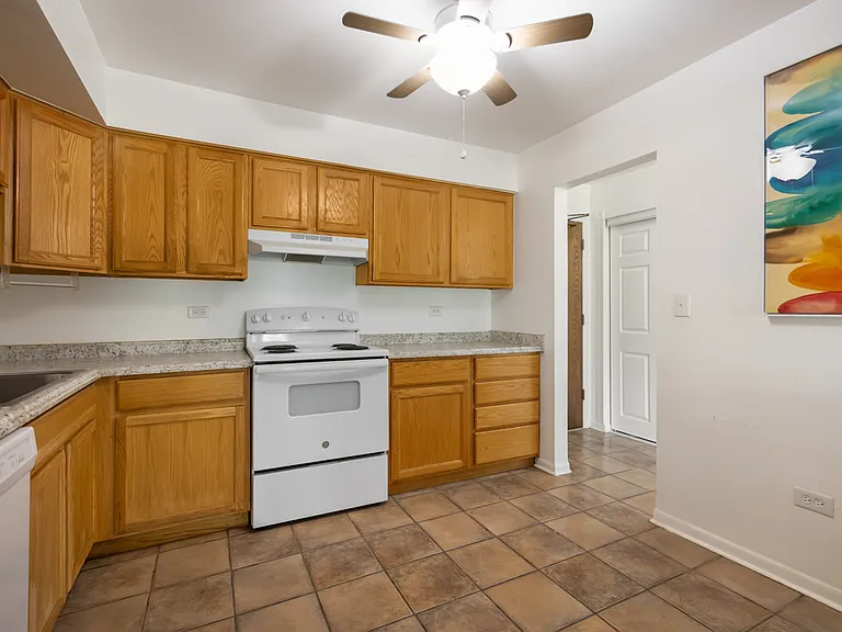 2214 S Goebbert Rd #178 — Photo 13
