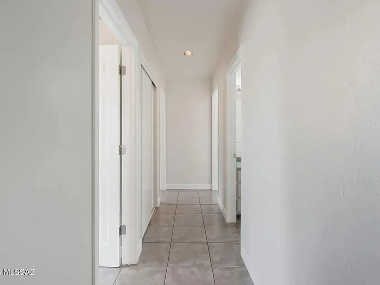 2862 N Tyndall Ave #2 — Photo 12
