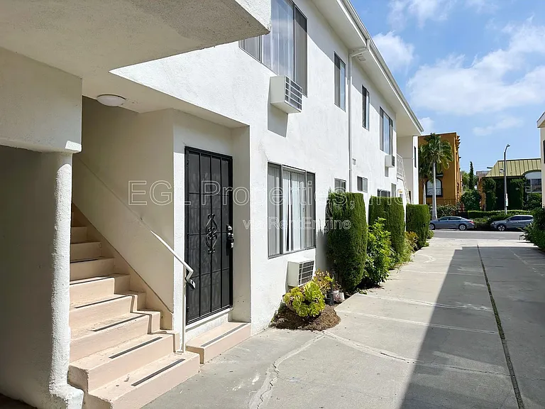 823 N Hudson Ave #3 — Photo 15