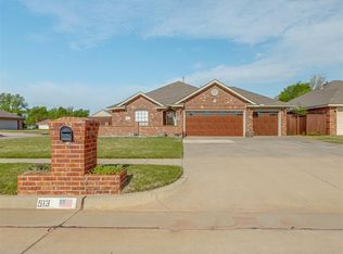 513 S Castlerock Ln, Mustang, OK 73064