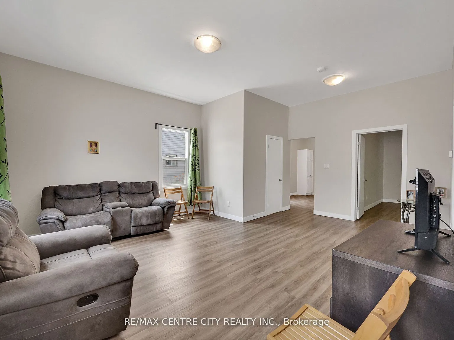 3 bed, $2,200 — Photo 3
