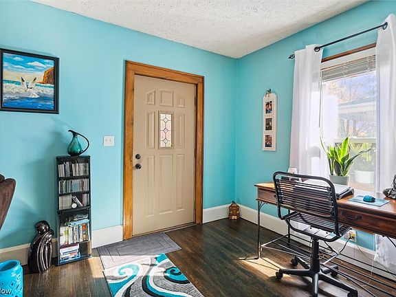 3rd image of 1389 East Ave