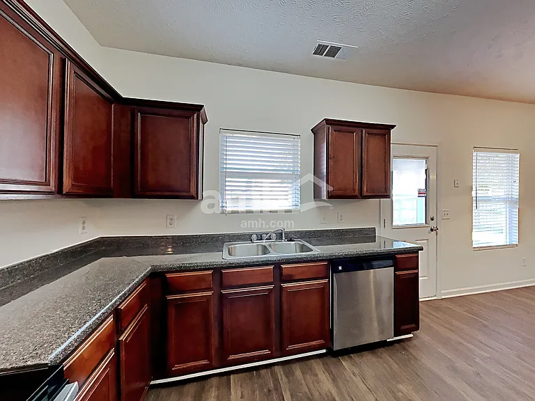 600 Pemberton Dr — Photo 6