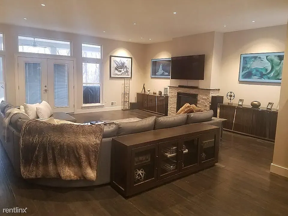 3 bed, 3000 sqft, $3,800 — Photo 3