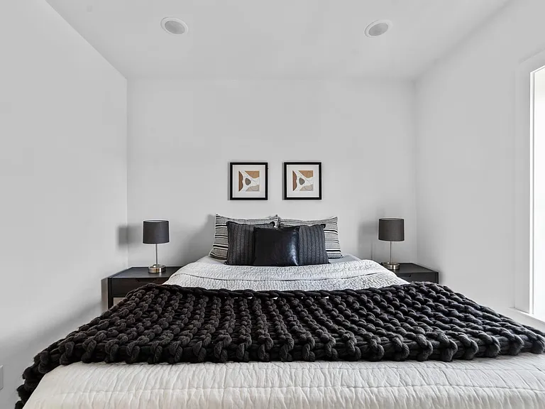 208 Spencer Ave #7 — Photo 15