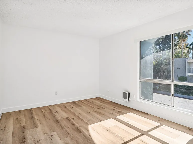Terre at 1038 Peach — Photo 10