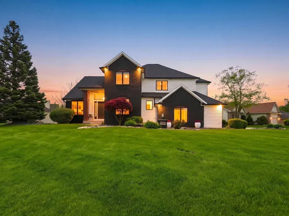 1010 Woodland Xing, Fort Wayne, IN 46825