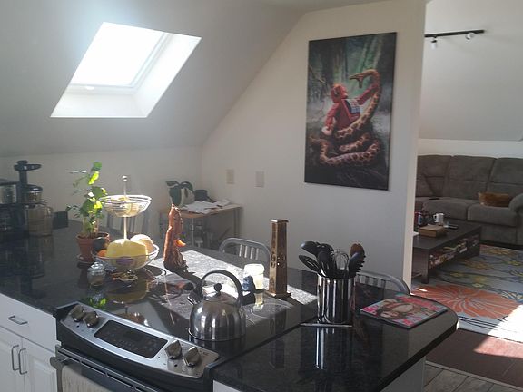 2nd image of 718 W Grand Ave