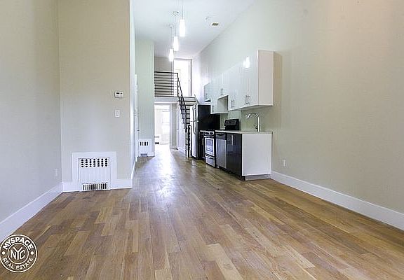 3rd image of 338 Melrose St #3Z