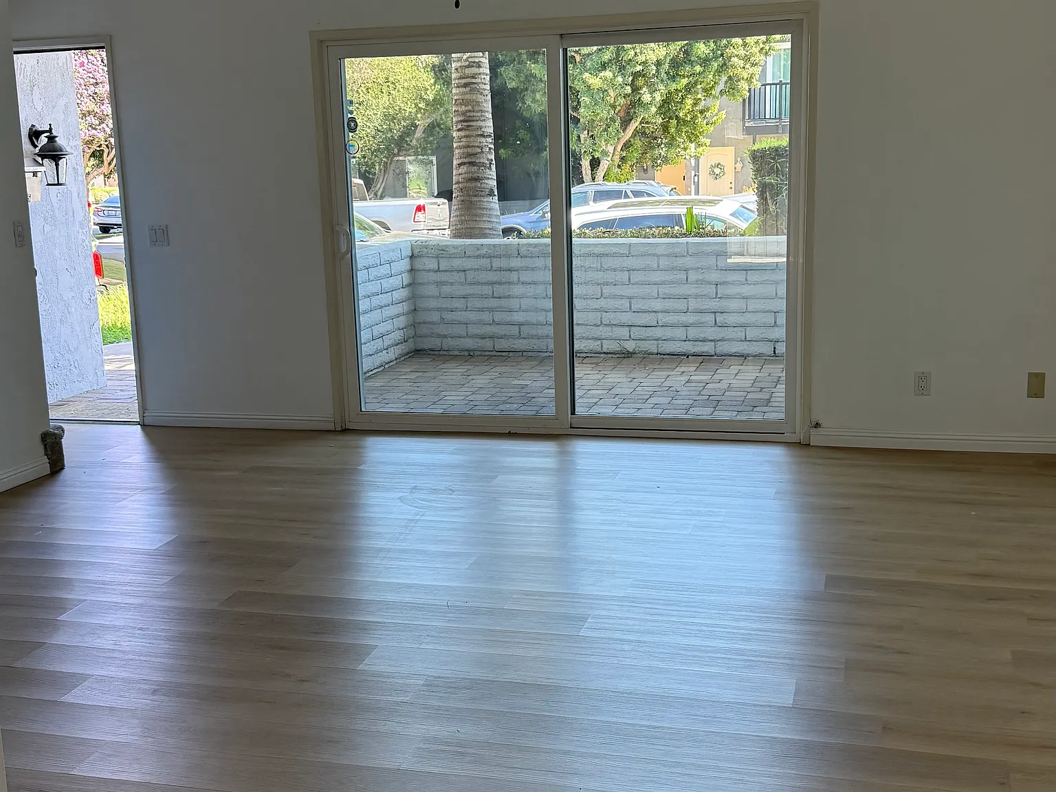 2 bed, 1.5 bath, 1100 sqft, $3,395 — Photo 2