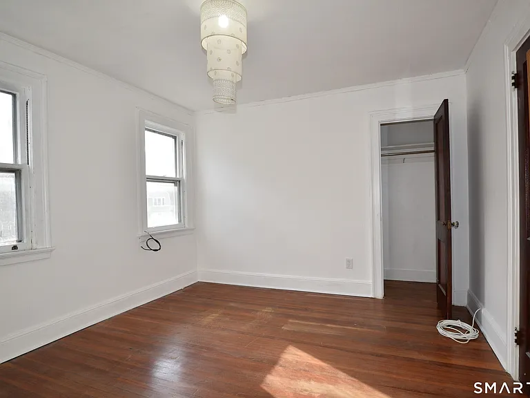 214 Quaker Ln S — Photo 15