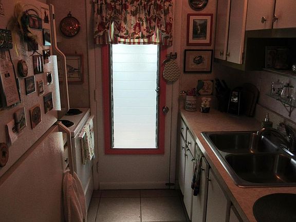 5th image of 351 Taylor Ave #2E2