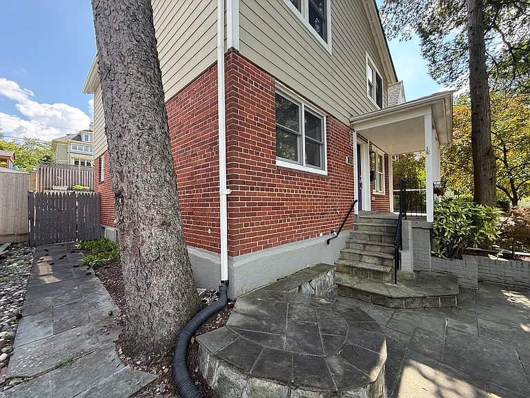 28 Walnut St NW — Photo 3
