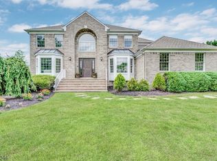 15 Briarwood Dr, Warren, NJ 07059