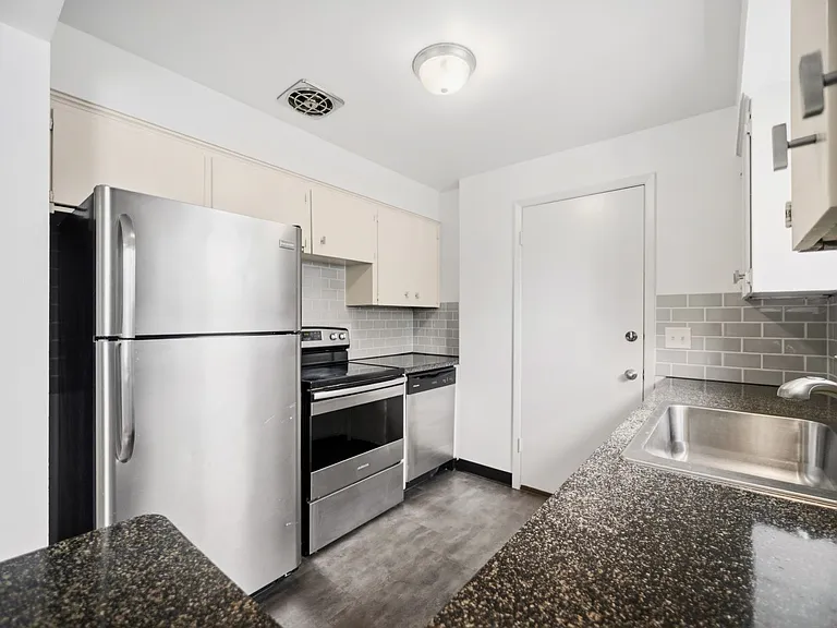 2925 W Northwest Blvd — Photo 4