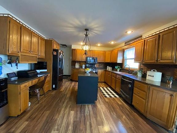 2nd image of 30 Midway Ct