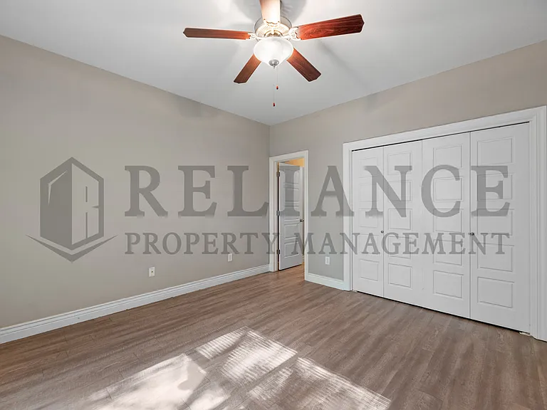 5525 S Victoria St — Photo 22