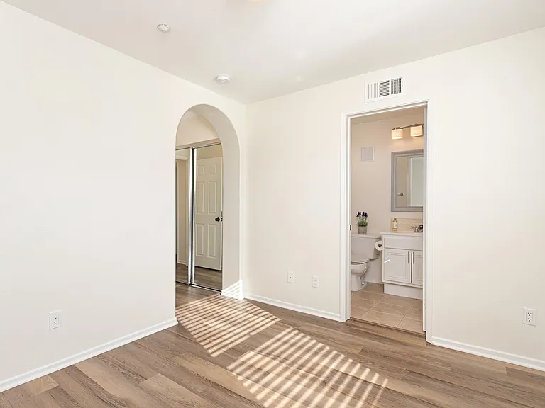 577 Almond Rd — Photo 16