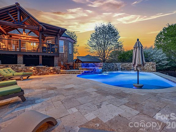 2nd image of 3638 Hogan Ct NE